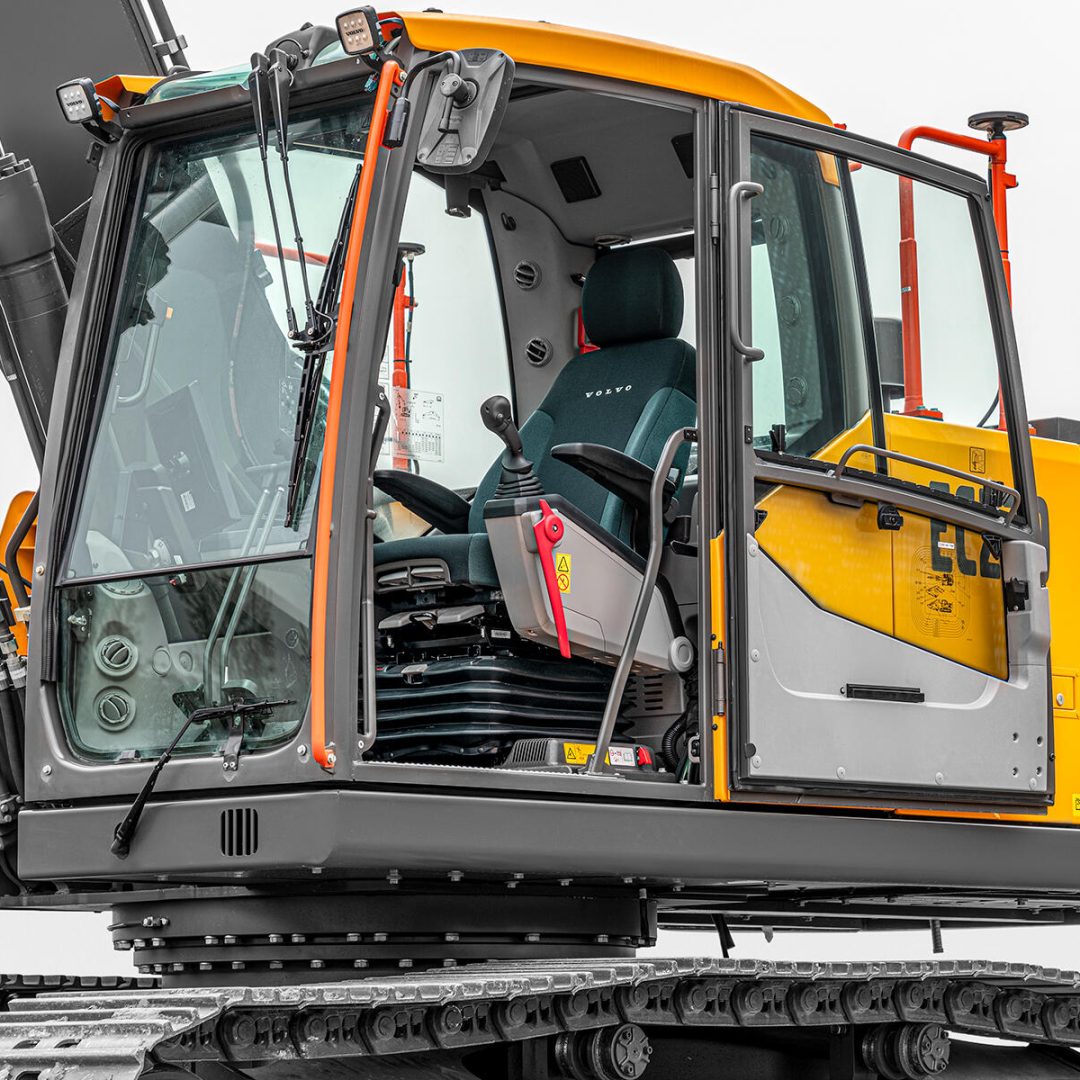 volvo-benefit-crawler-excavator-ec210f-ec220f-ec230f-ec260f-ec300f-ec360f-t3-at-the-edge-of-you